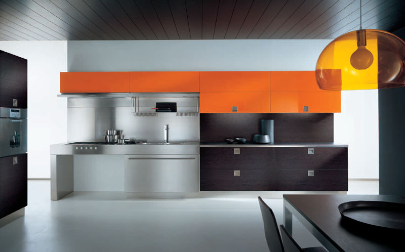 Bucatarie moderne cu decor negru portocaliu