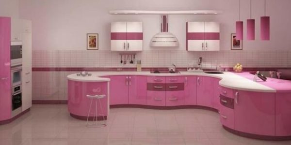 Bucatarie moderna pe curb culoare roz lucios