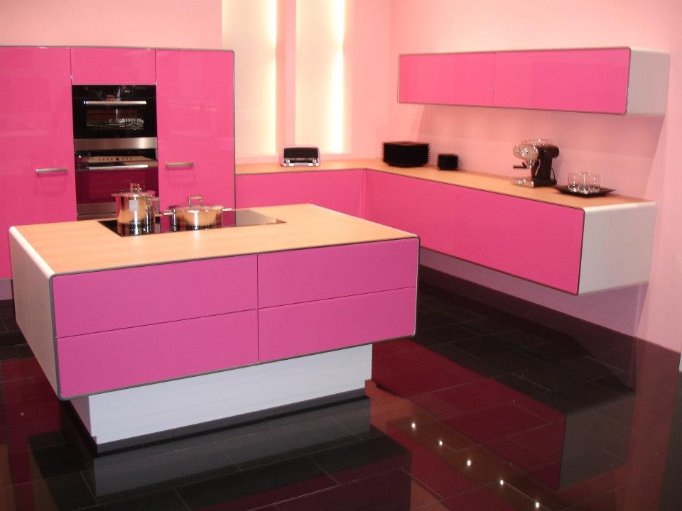 Mobilier roz bucatarie moderna